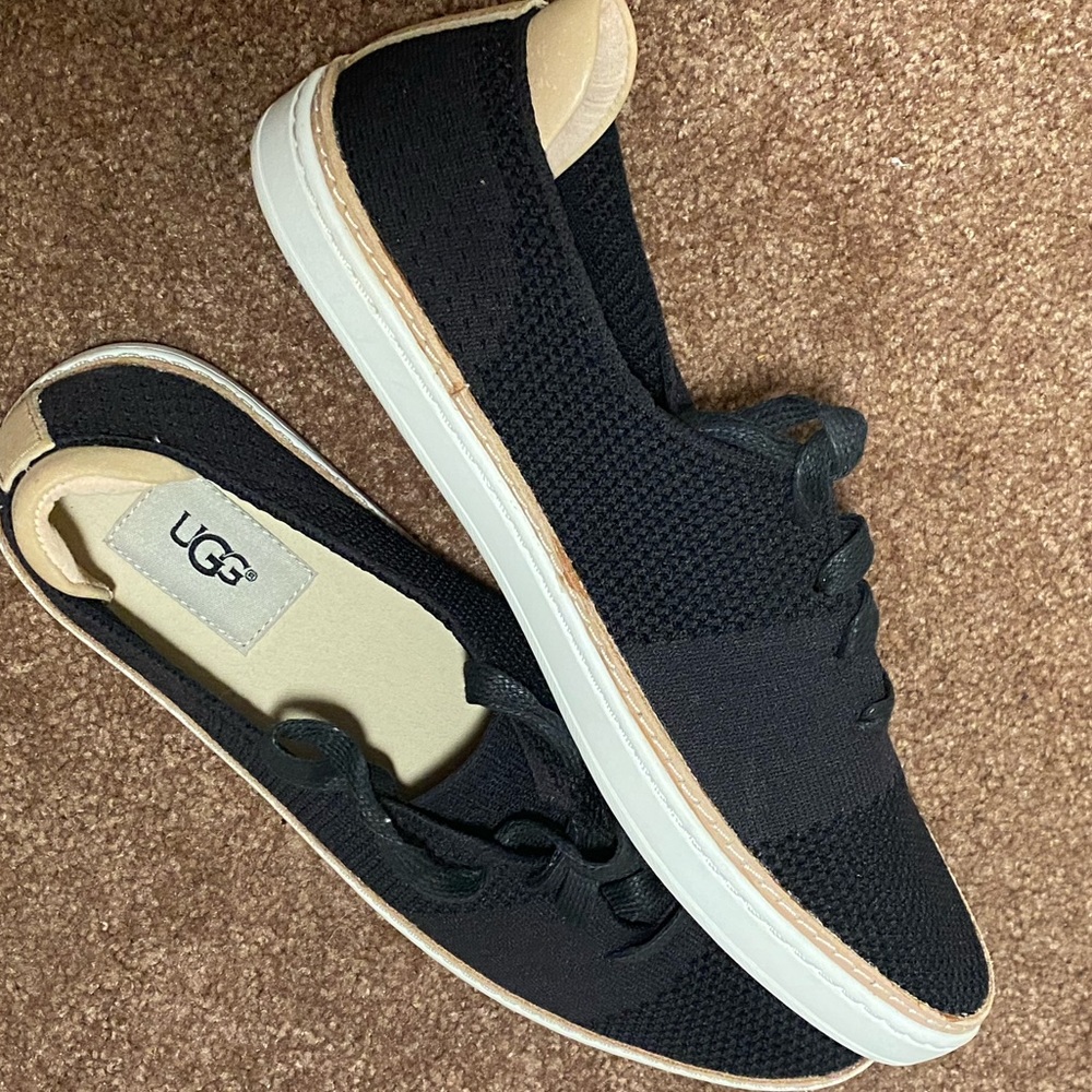 UGG Womens Pinkett sneaker (sz8.5)